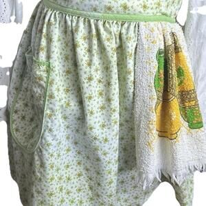 1970’s Kitchen Apron Cottage Cook Pocket Towel  Dainty Floral Fall Green Yellow